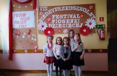 Więcej o: Występy naszych przedszkolaków w międzyprzedszkolnym festiwalu piosenki dziecięcej