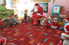 Więcej o: Mikołaj z prezentami zawitał do przedszkola