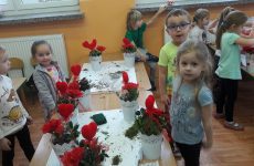 Więcej o: Warsztaty florystyczne           w grupie 4 latków