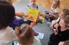 Więcej o: „Strefa Chillaut” – czytanie bajek w kącikach relaksacyjnych