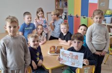 Więcej o: „DZIEŃ CHLEBA” W GRUPIE V „CHOCHLIKI”