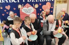 Więcej o: DZIEŃ BABCI I DZIADKA