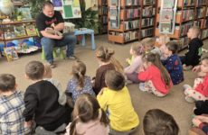Więcej o: GRUPA III „TROPICIELE” ODWIEDZA BIBLIOTEKĘ
